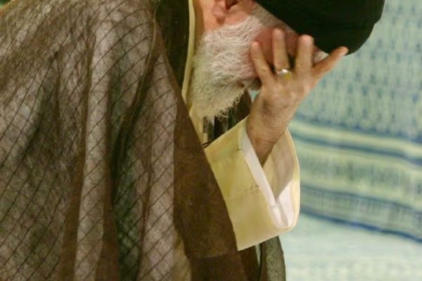 مستشار قائد الحرس الثوري: العدو طلب وقف الحرب فاشترطنا أن تكون الهجمة الأخيرة من جانبنا