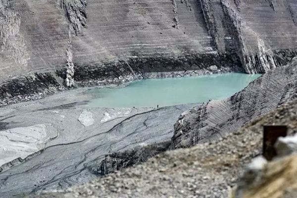 مسؤول إيراني: سد كرج على وشك النفاد ومخزون المياه يكفي 15 يوماً فقط