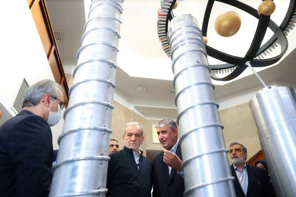 نیویورک تایمز: جمهوری اسلامی حاضر است برنامه هستهای خود را تعلیق یا متوقف کند