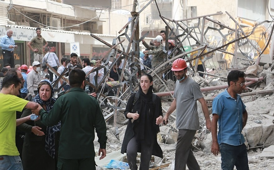 تعداد قربانیان ریزش متروپل به ۱۹ نفر رسید؛ ادامه جو امنیتی و اختلال شدید در اینترنت آبادان