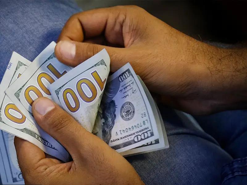 ارتدادات اقتصادية عقب الهجوم على قنصلية إيران في دمشق .. الدولار يتخطى 62 ألف تومان