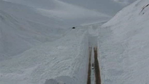 در لرستان راه ۵۶۳ روستا و برق ۱۲۰ روستای دیگر قطع شد.