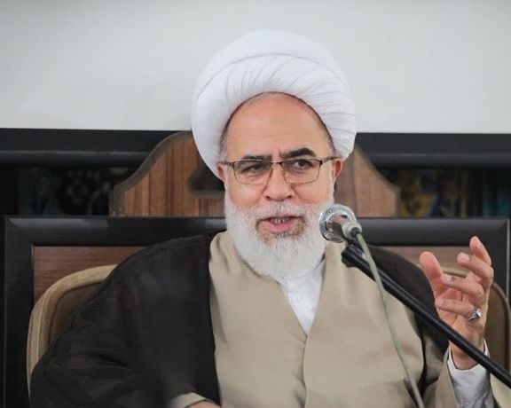 نماینده خامنهای در کرمانشاه: کارمندان و مسئولان جمهوری اسلامی خادمان دین خدا هستند