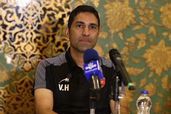 وحید هاشمیان، سرمربی پرسپولیس: امیدوارم وحید امیری از من ناراحت نباشد، تصمیم فنی گرفتم