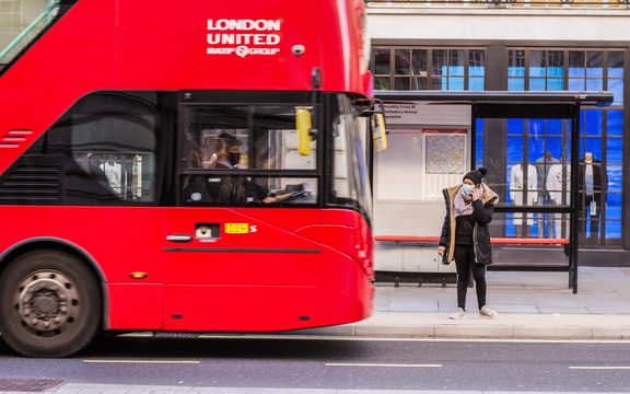 اسناد طبقهبندیشده وزارت دفاع بریتانیا در ایستگاه اتوبوسی در جنوب این کشور کشف شد