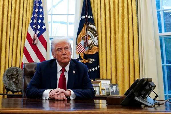 Trump restores 'maximum pressure' policy on Iran, hopes for nuclear deal
