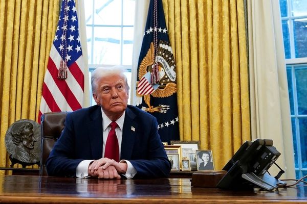 Trump restores 'maximum pressure' policy on Iran, hopes for nuclear deal