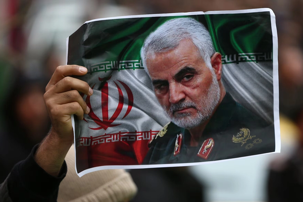 آمریکا اقامت دائم دو عضو خانواده قاسم سلیمانی را لغو و آنها را بازداشت کرد