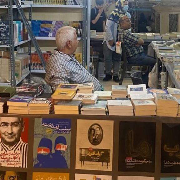 همزمان با نمایشگاه کتاب؛ دفتر انتشارات روزنه پلمب شد