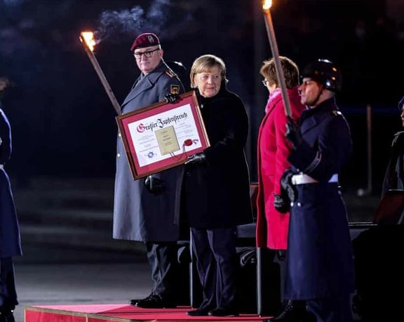 نیروهای نظامی آلمان در مراسمی با آنگلا مرکل، به عنوان صدراعظم این کشور، وداع کردند