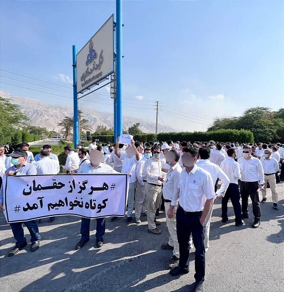 کارکنان رسمی صنعت نفت ایران روز شنبه اعتصاب کردند؛ شعار «مرگ بر خامنه‌ای» در متروی تهران