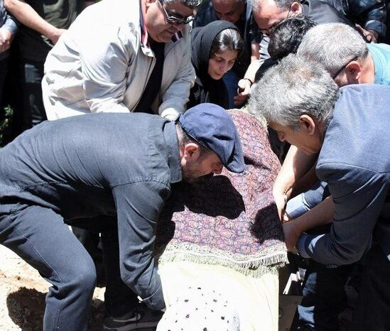 مراسم خاکسپاری زری خوشکام