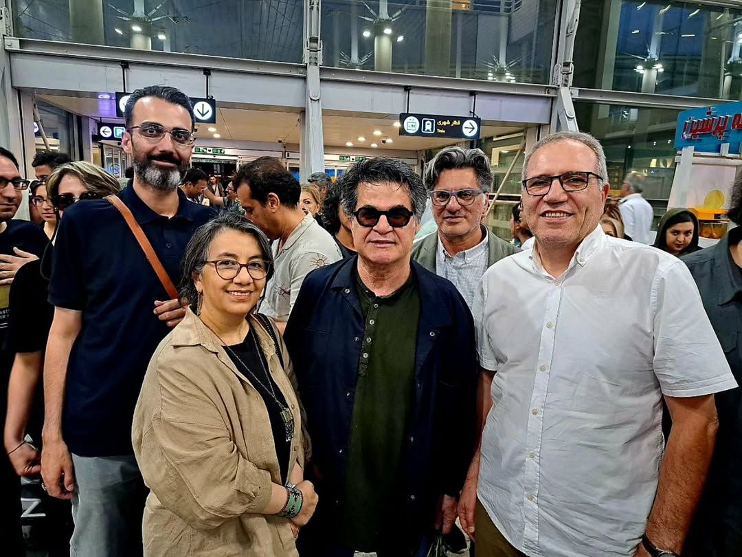 جعفر پناهی پس از ورود به ایران با شعار «زن، زندگی، آزادی» مورد استقبال قرار گرفت