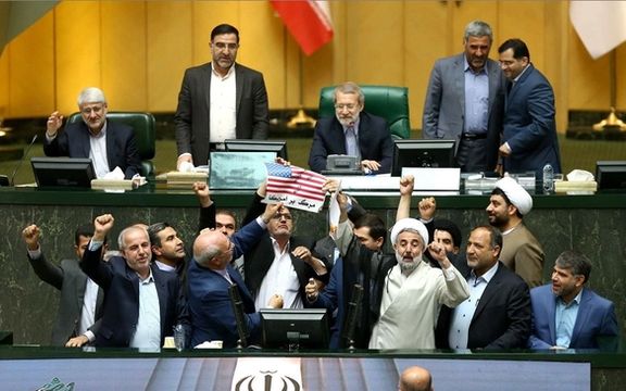 ذوالنوری، نماینده قم: اگر شرایط پیش بیاید باز هم برجام را آتش میزنم