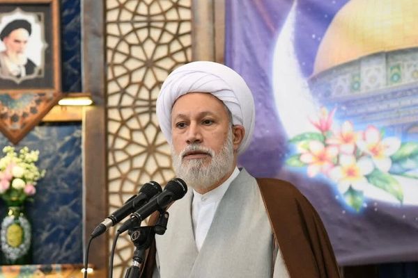 نماینده خامنهای در استان فارس: گزینه جنگ روی میز ماست