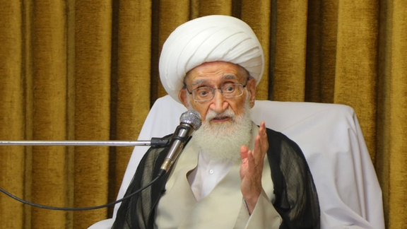 مرجع شيعي يزعم "تراجع" أعداء إيران وتضامن "جبهة المقاومة"