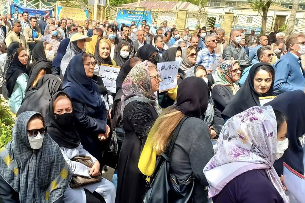 کانون صنفی معلمان ارتباط دادن اعتراضات به دو فرانسوی بازداشت شده را «سناریوی نخ‌نما» خواند