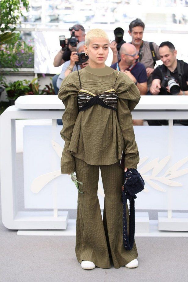 صدف عسگری پس از حضور بدون حجاب اجباری در جشنواره کن ممنوع‌الخروج شده است