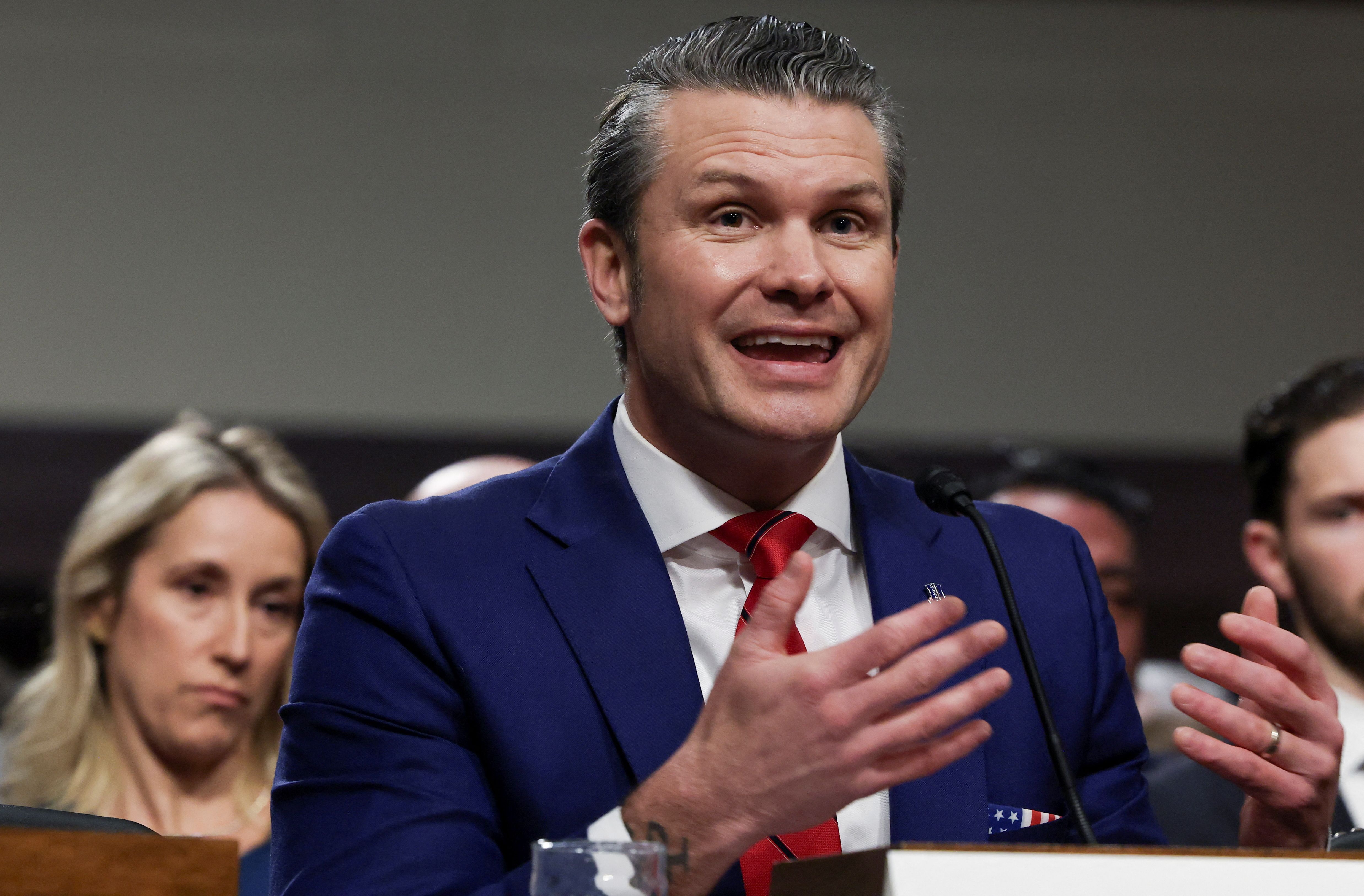 انتقاد شدید دمکرات‌ها از پیت هگست وزیر پیشنهادی دفاع آمریکا در جلسه استماع سنا 