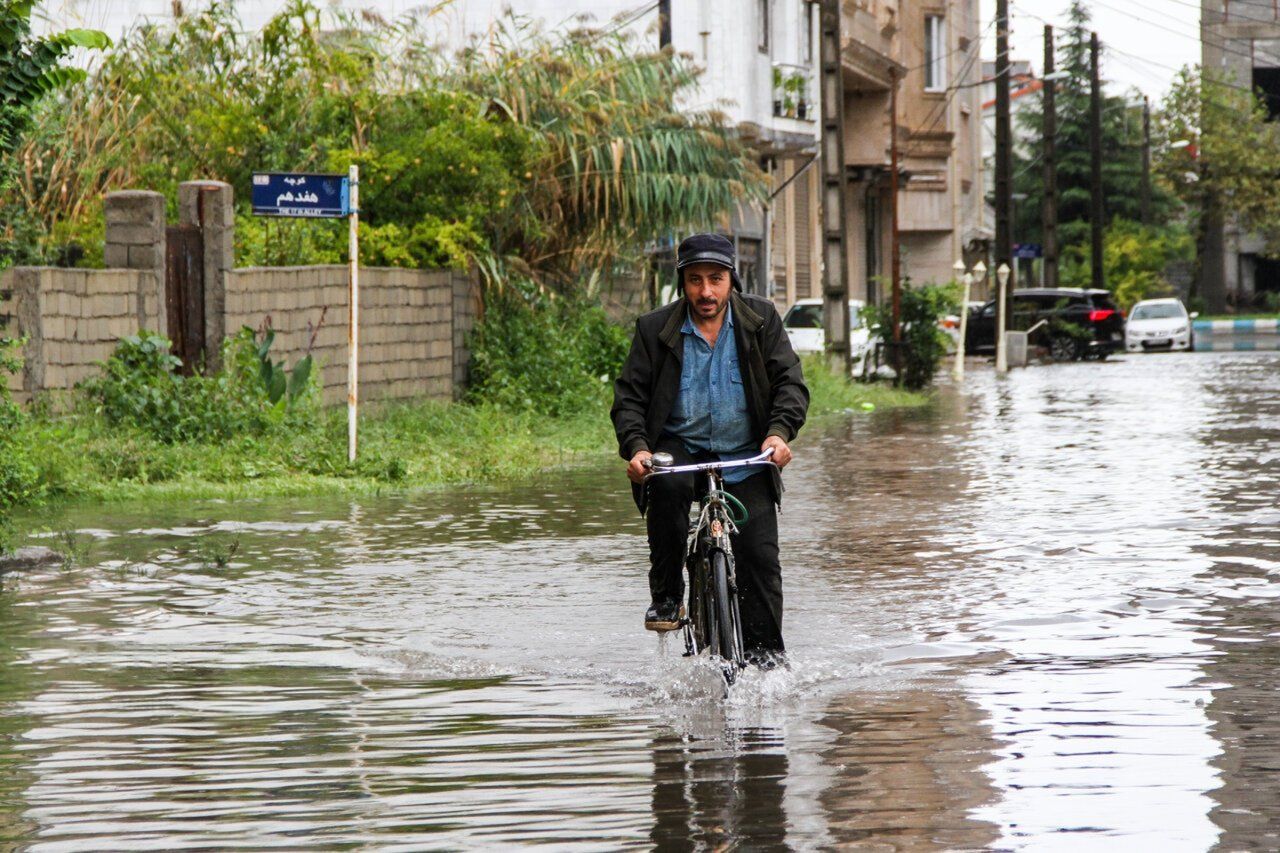 As poverty bites, Tehran elites bicker but ignore root causes