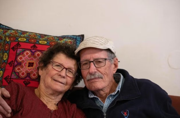 Photo of Oded and Yocheved Lifshitz.