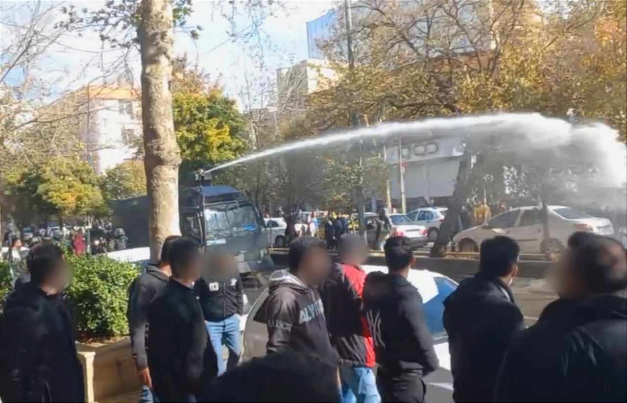 حمله ماموران به تجمع مال‌باختگان اختلاس ۳۰ هزار میلیارد تومانی خودرو در قزوین