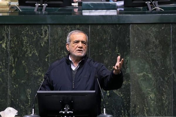 الرئيس الإيراني: أزمة المياه بلغت مستوىً حرجًا، والمحافظات منخرطة في خلافات وصراعات