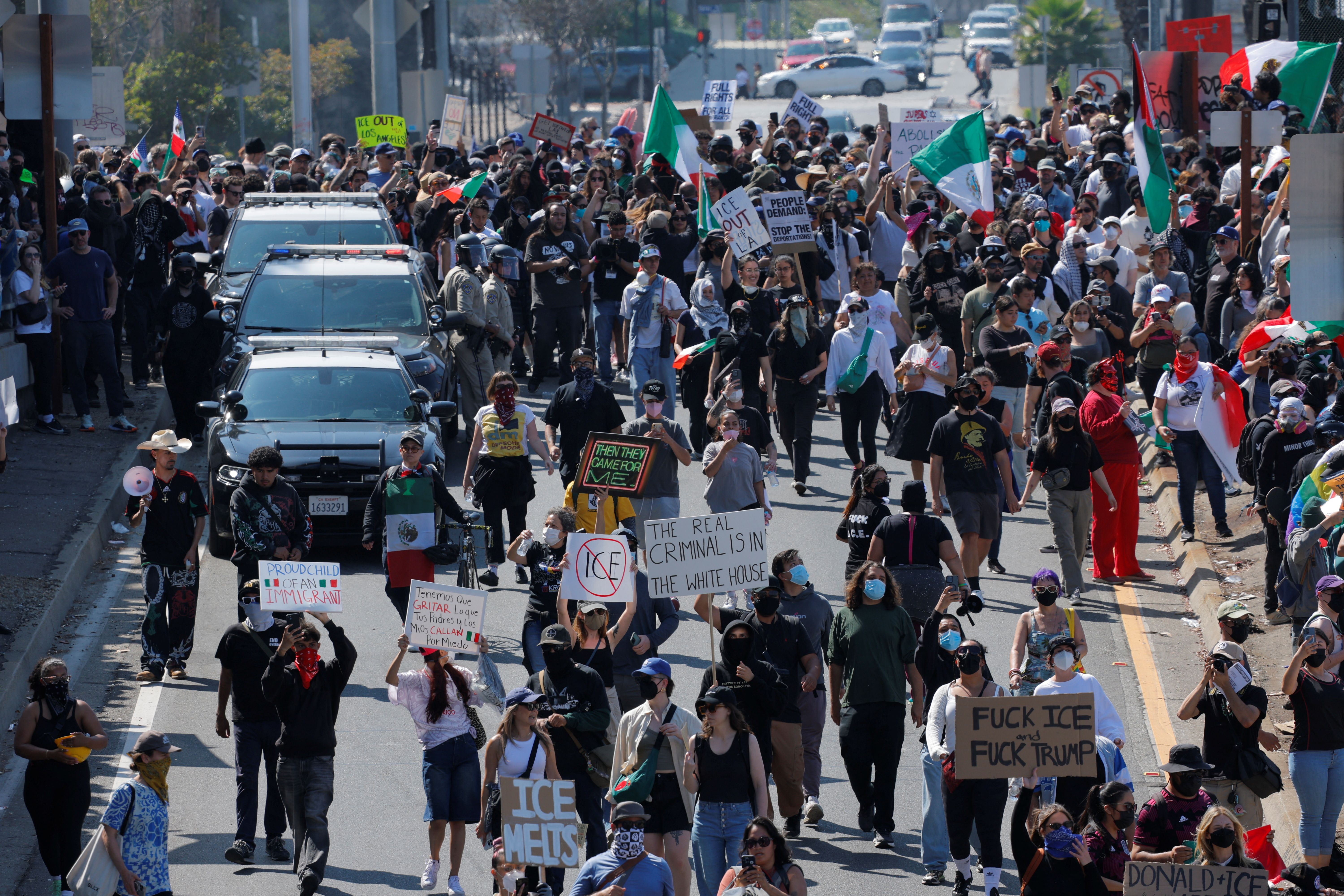 ۲۲ فرماندار دموکرات آمریکا تصمیم ترامپ برای اعزام گارد ملی به لس‌آنجلس را محکوم کردند