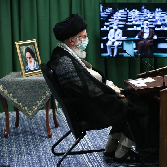 علی خامنهای: فضای مجازی و سیاست خارجی جزو مسائل مردم نیست