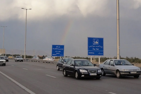 قفزت حتى 100 % للمركبات الثقيلة.. زيادات قياسية جديدة برسوم الطرق السريعة في إيران