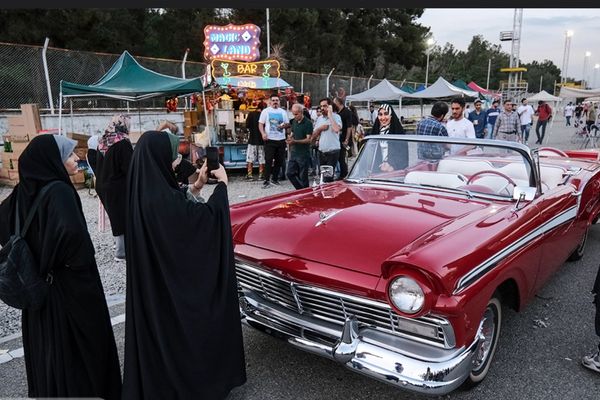 Iranians find classic cars reminiscent of ‘good old days’