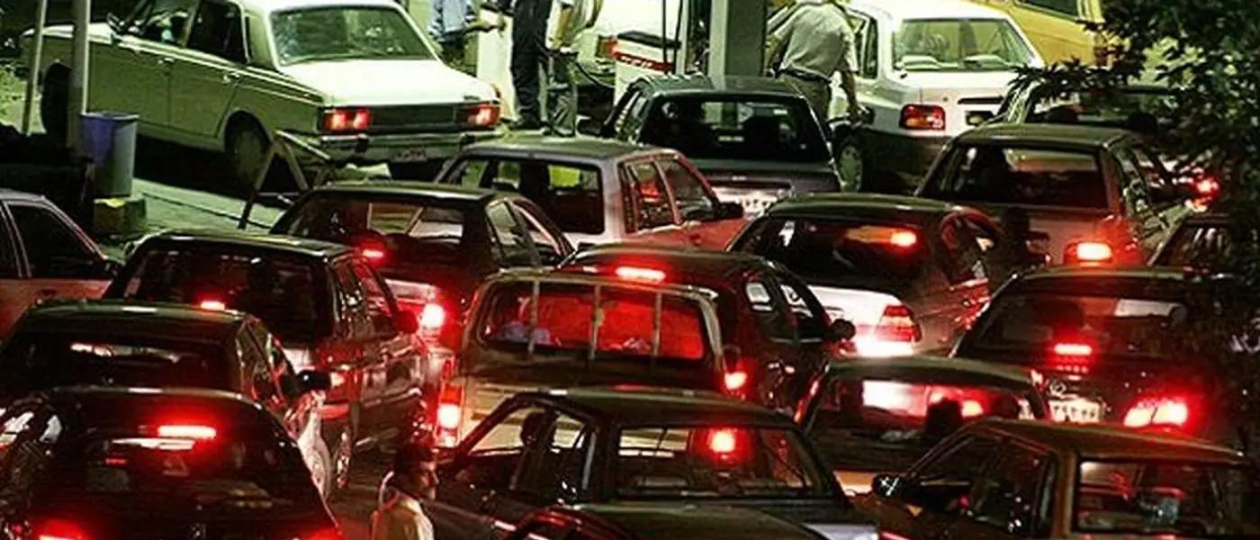 Congestion at an Iranian gas station (file photo)