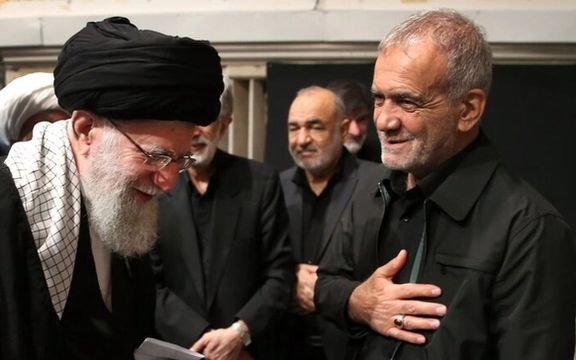 نجل الرئيس الإيراني: خامنئي هو من يقرر الحرب والسلام.. وأبي مطيع له