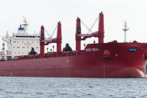 أميركا تدين هجوم الحوثيين المدعومين من النظام الإيراني على سفينتي شحن مدنية