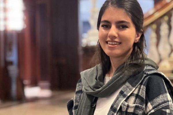 سبق ودعمت "انتفاضة المرأة".. مرور 11 يومًا على اختفاء فتاة إيرانية دون معرفة مصيرها