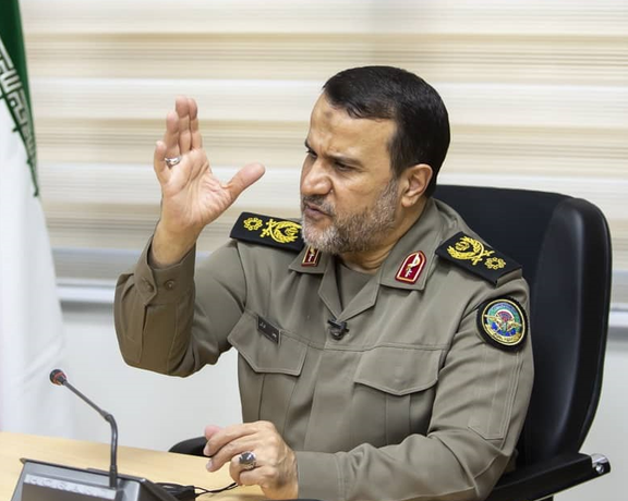 معاون پیشین نیروی انتظامی: باید دست پلیس را بوسید که در خیابان با بیحجابی برخورد کرد