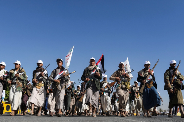 وزير يمني: إيران هرّبت غازات سامة إلى الحوثيين لتصنيع أسلحة كيميائية