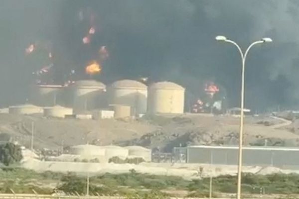 عمان در اقدامی احتیاطی همه کشتیها را از پایانه صادرات نفت مینا الفحل خارج کرد