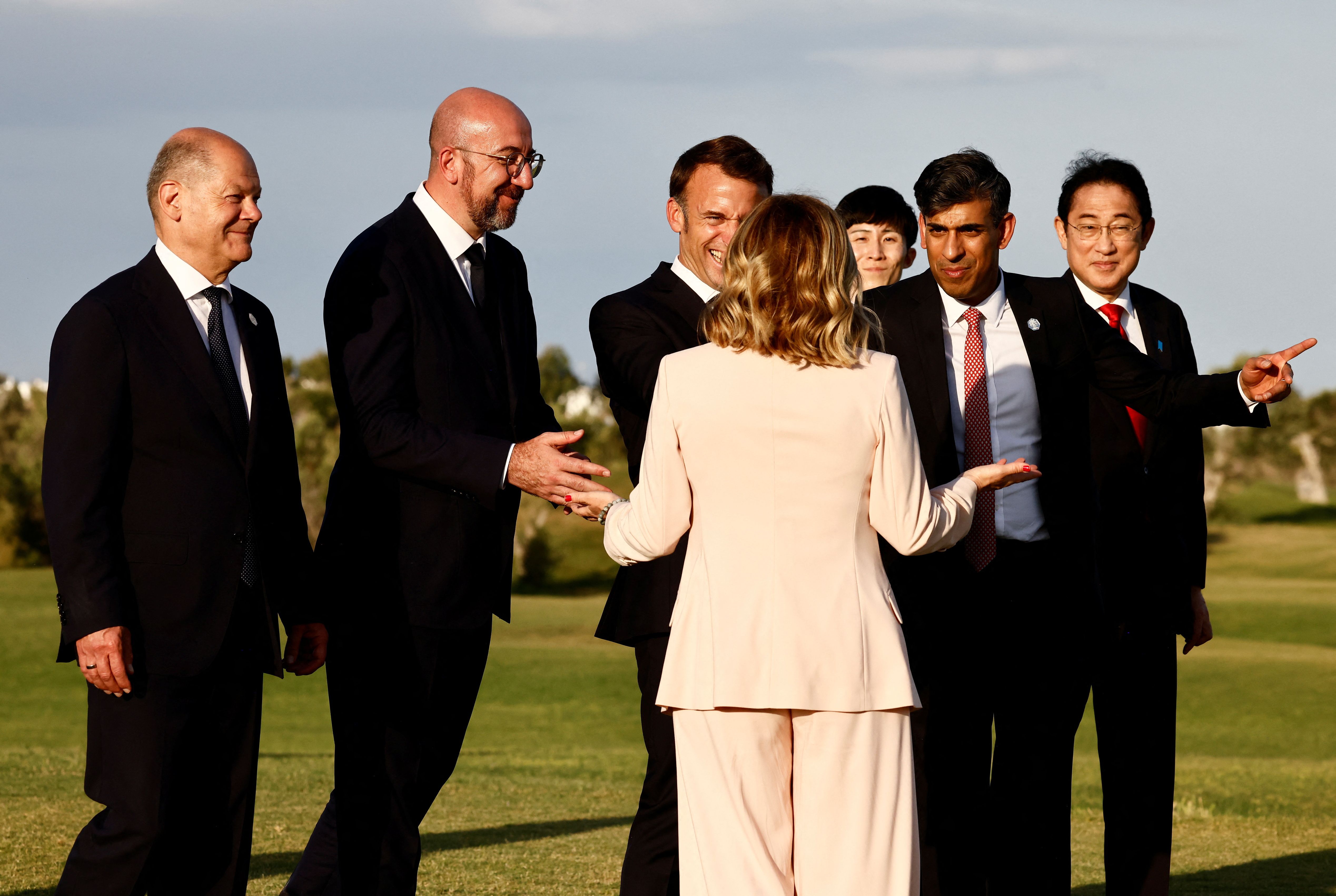 ریشی سوناک، نخست‌وزیر بریتانیا در کنار سران جی-۷، ایتالیا، ۲۴ خرداد