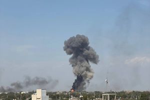 تردد خودروهای شبهنظامی با پرچم عراق در خرمشهر همزمان با ادامه حملات هوایی