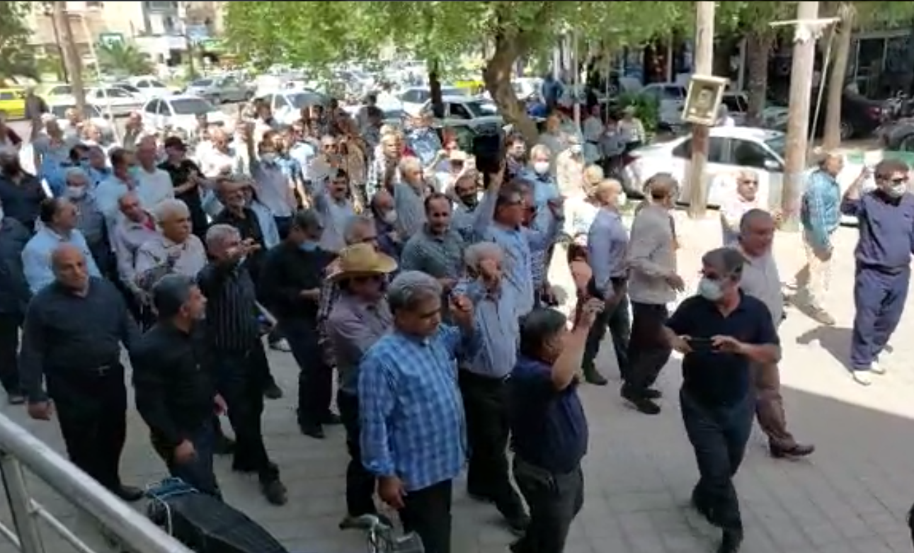 تجمع بازنشستگان در شهرهای خوزستان؛ «هر سه قوا ماکته، رهبر چرا ساکته؟»