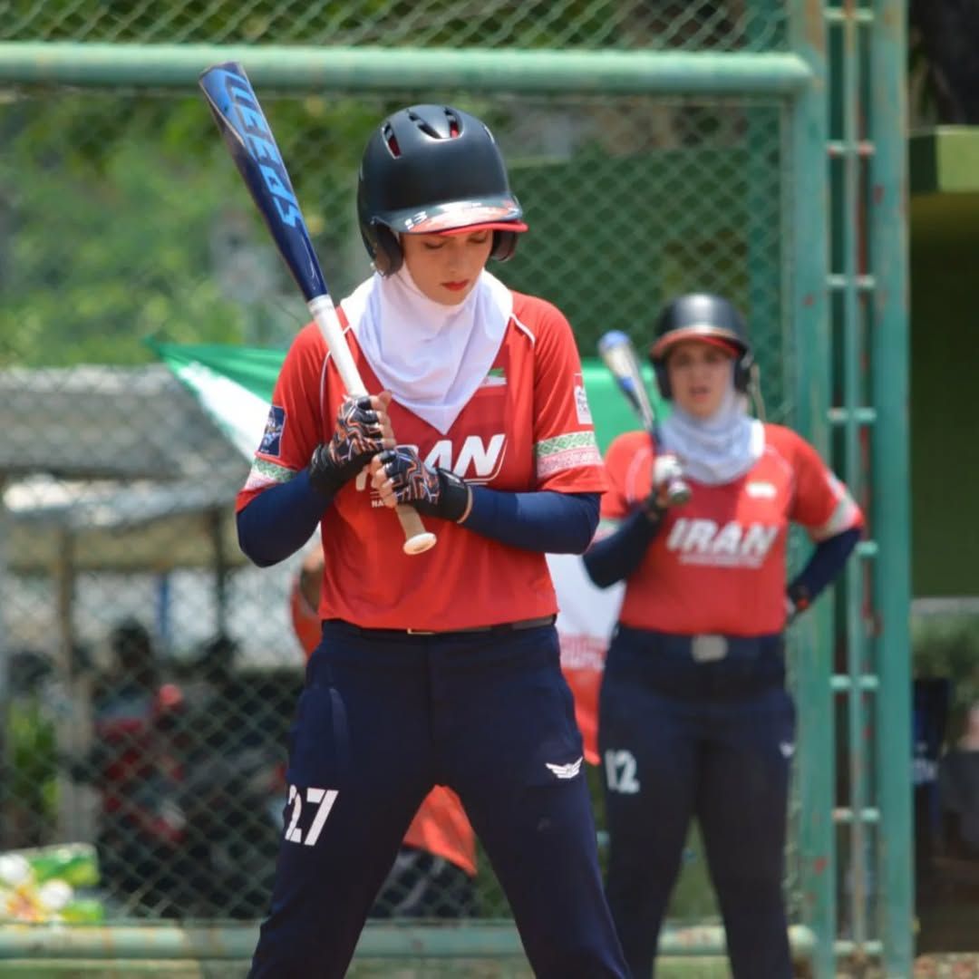 هدا کافی در اعتراض به قتل‌عام مردم به دست جمهوری اسلامی از تیم ملی بیسبال کناره‌گیری کرد