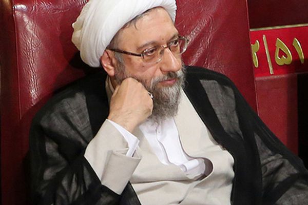 رئيس مجلس تشخيص مصلحة إيران: البلاد ليست على حافة الإنهيار