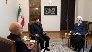 Iran Scrambles to Boost Election Turnout Amid Leadership Vacuum