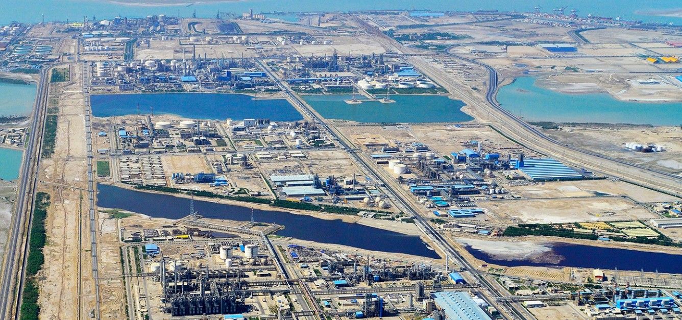 بعد تعرضها لهجمات عنيفة.. بتروكيماويات معشور إيران تعلن إخلاء العاملين