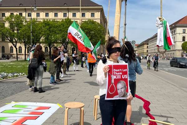 Iranian Expats Hold Rallies To Slam Regime’s Execution Spree