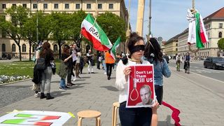 Iranian Expats Hold Rallies To Slam Regime’s Execution Spree