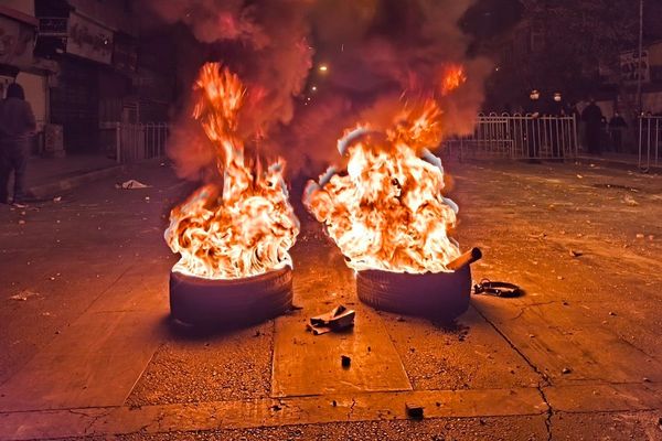 پیام مخاطب: در بروجرد روی جمعیت معترض با ماشین آب داغ پاشیدند