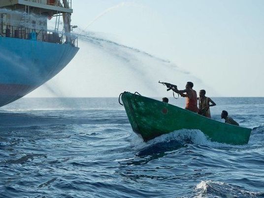 صحيفة "شرق" الإيرانية: قراصنة صوماليون يأسرون 36 صيادا إيرانيا