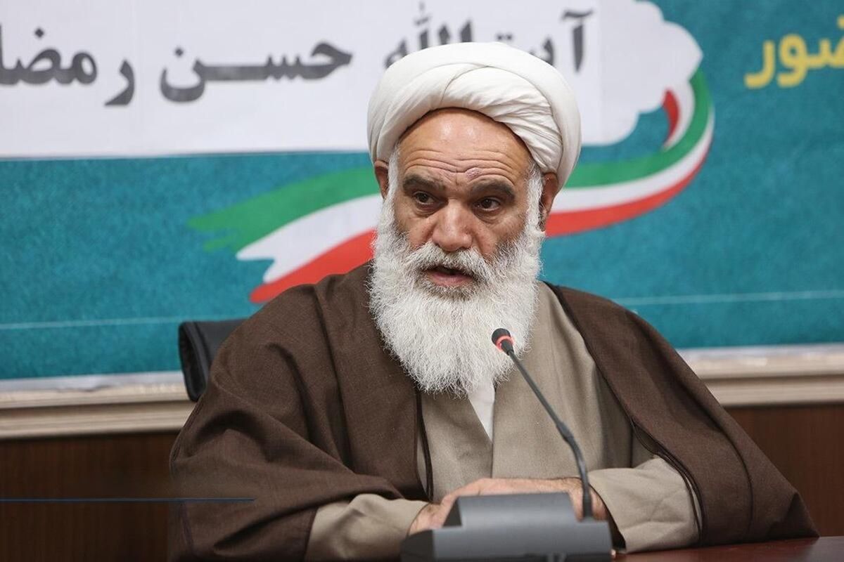 مدرس حوزه‌های علیمه: تحریم برای ملت مشکل‌آفرین است اما نباید برای رفع آن تن به ذلت بدهیم